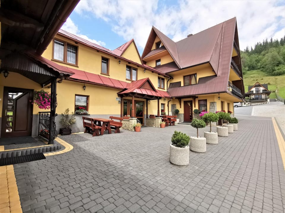 Property building, Facade/entrance