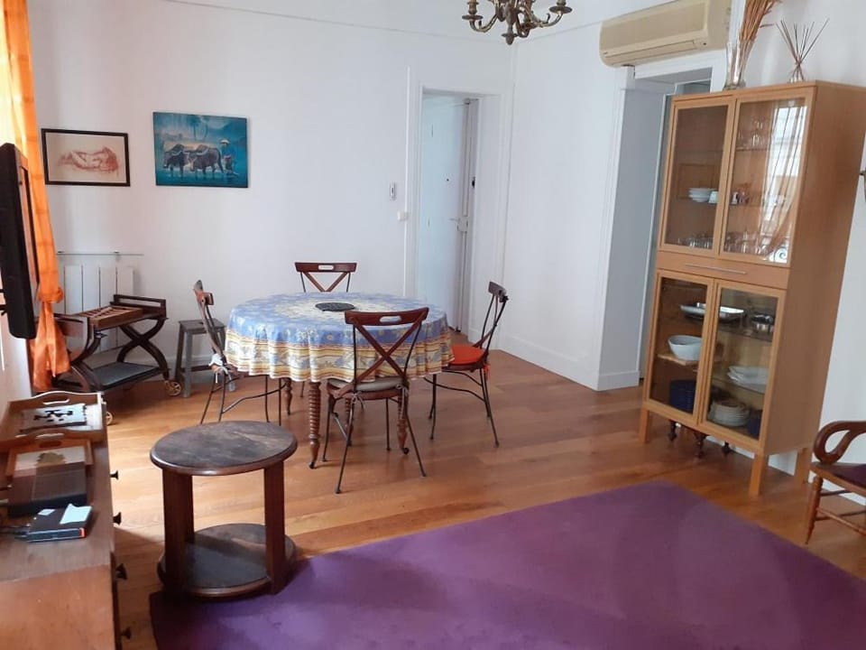 Appartement Petroff Apartment in Paris