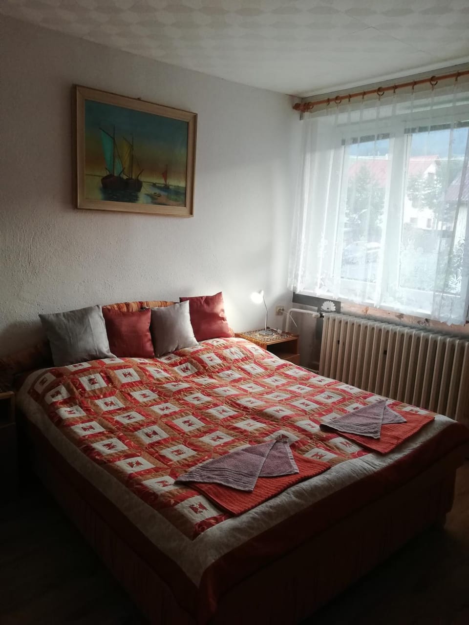 Photo of the whole room, internet