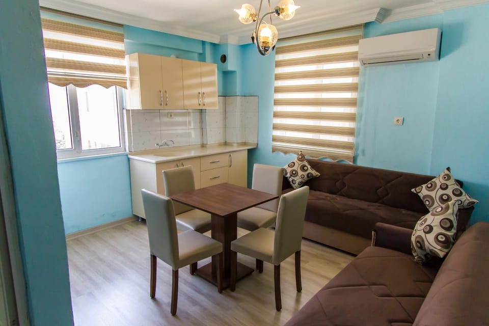 Kitchen or kitchenette, Living room, Dining area, Garden view, Family