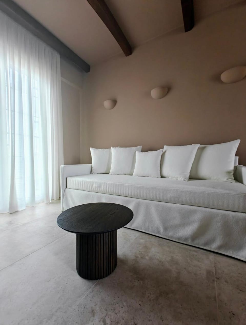 Photo of the whole room, Seating area