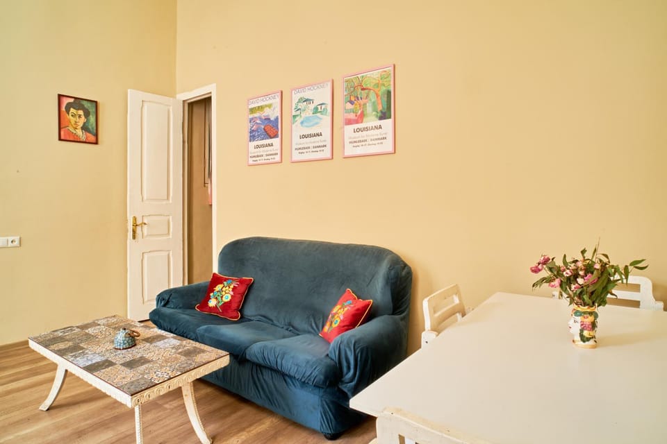 Living room, Seating area