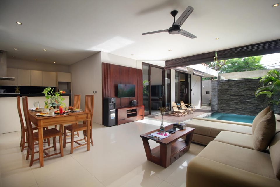 Kitchen or kitchenette, Living room, Dining area