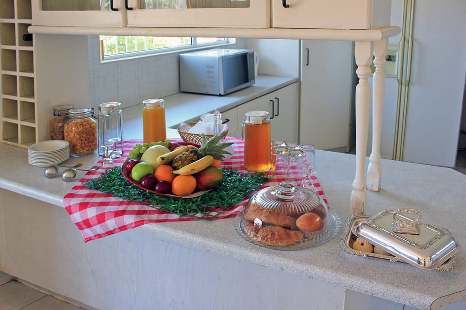Coffee/tea facilities, Breakfast