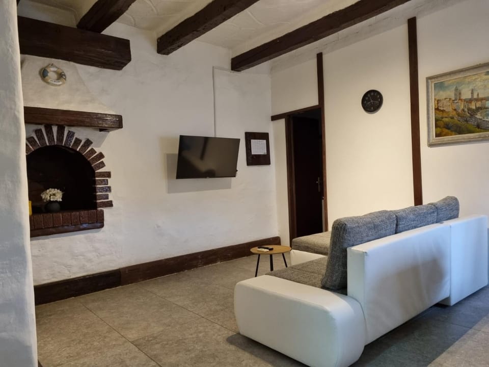 Communal lounge/ TV room, TV and multimedia, Living room, Seating area