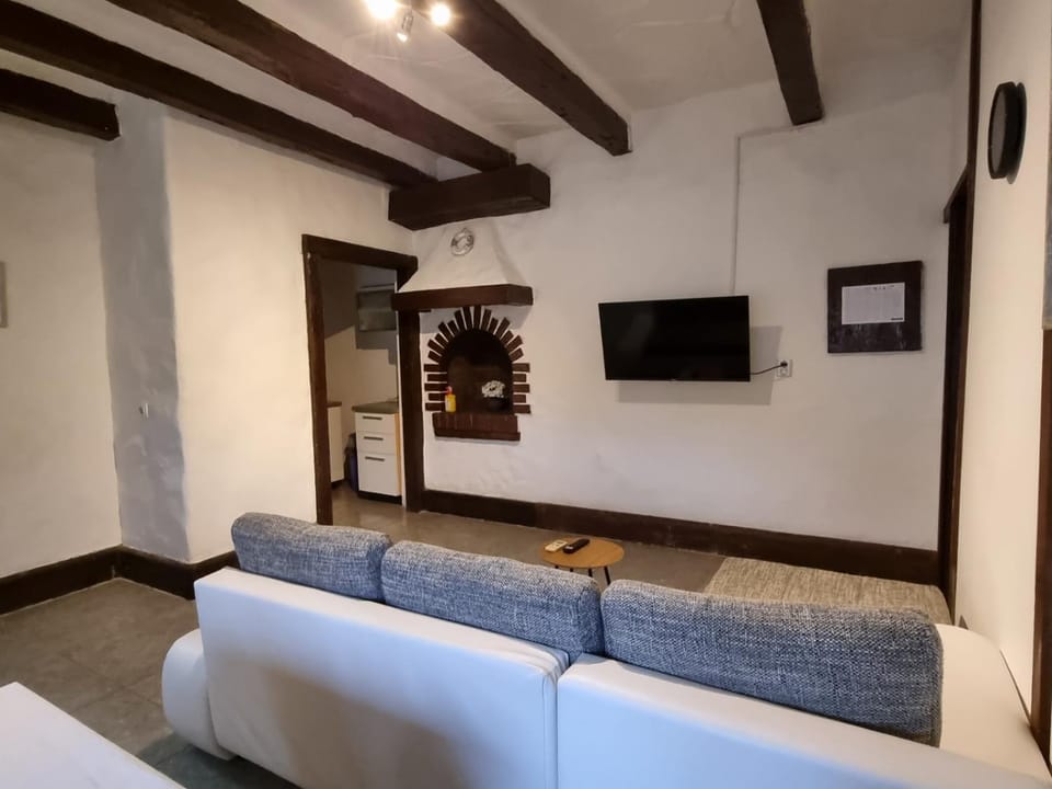 Communal lounge/ TV room, TV and multimedia, Living room, Seating area