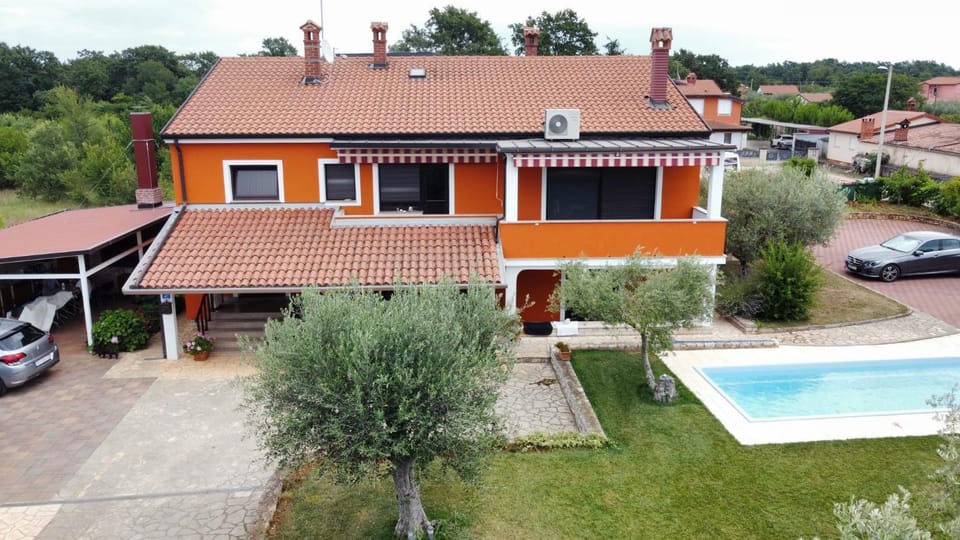 Property building, Day, Neighbourhood, Garden view, Pool view, Swimming pool, Parking