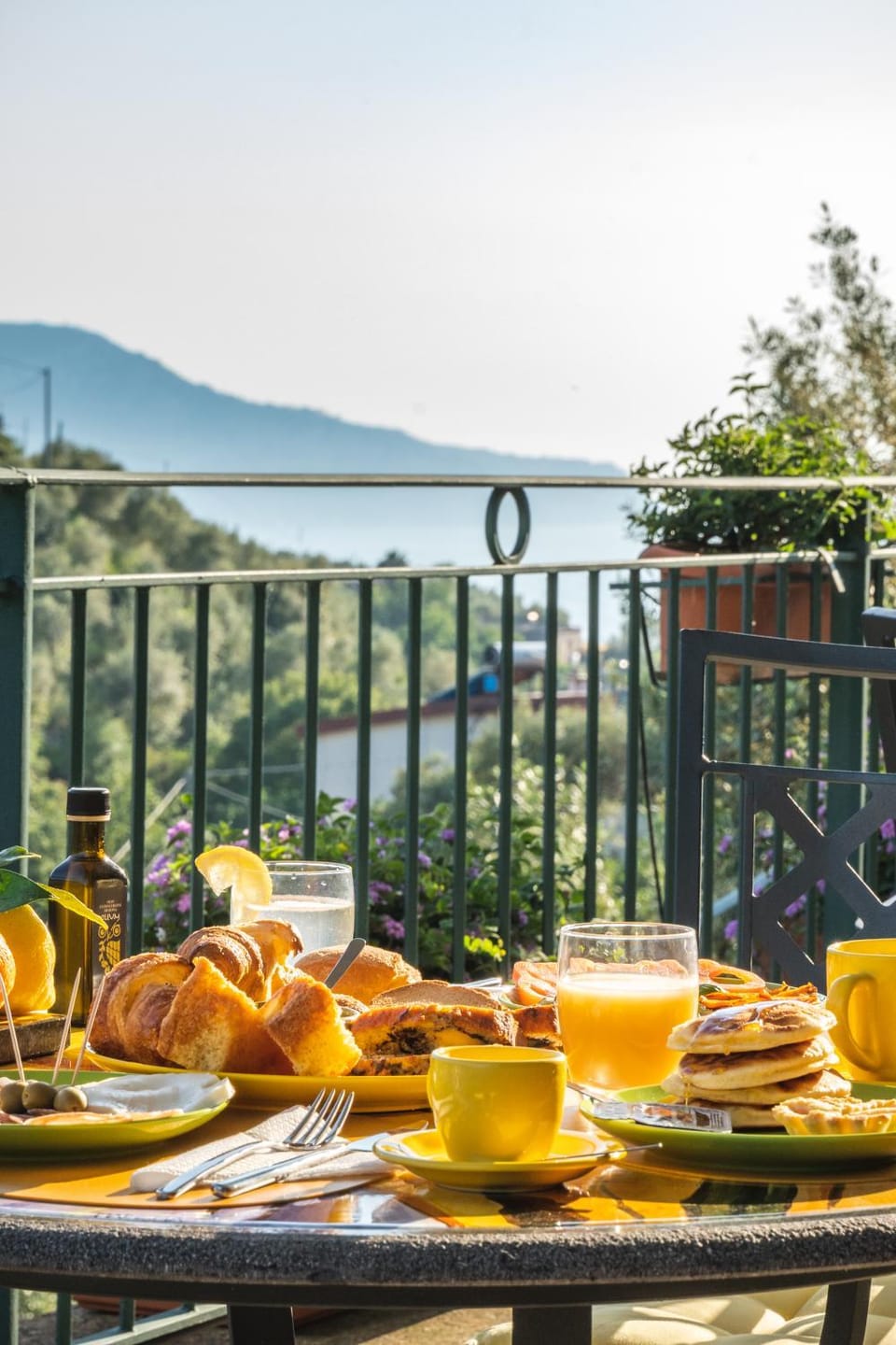 Natural landscape, View (from property/room), Balcony/Terrace, Food, Breakfast
