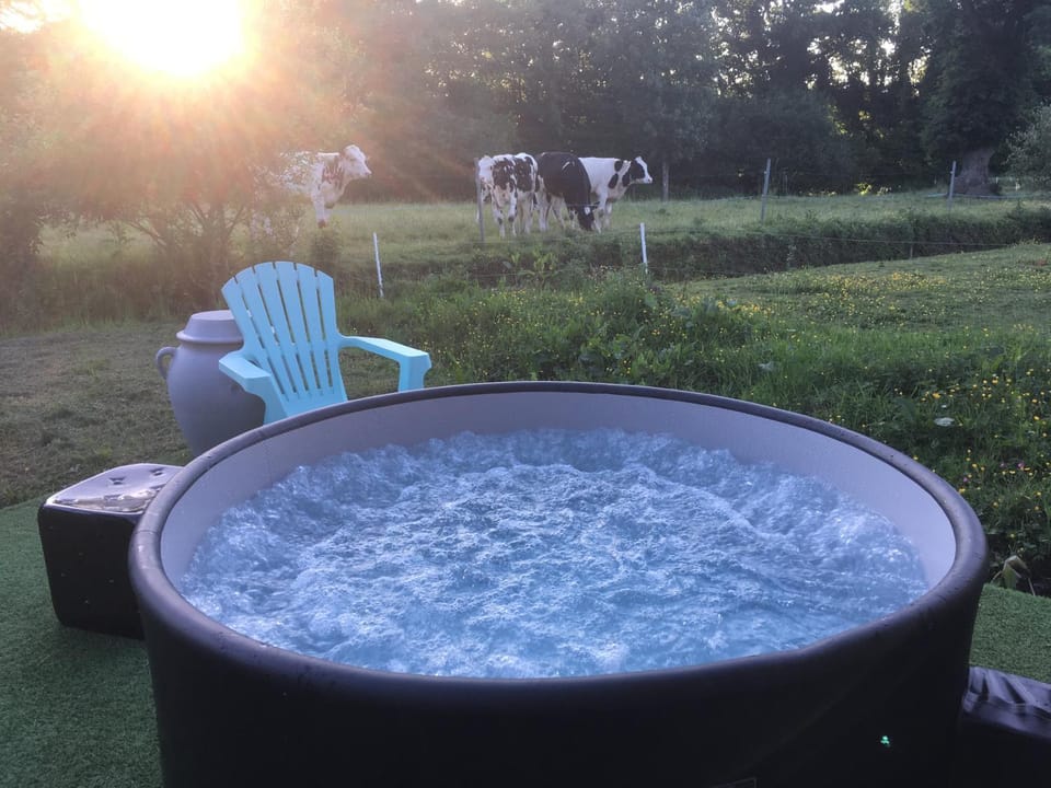 Property building, Hot Tub