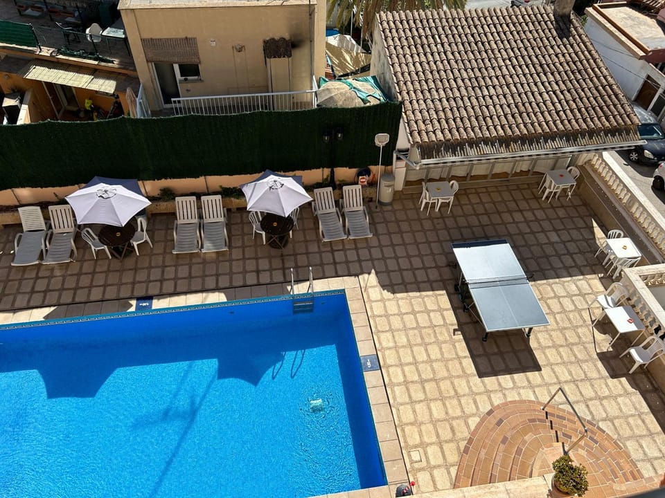 Table tennis, sunbed