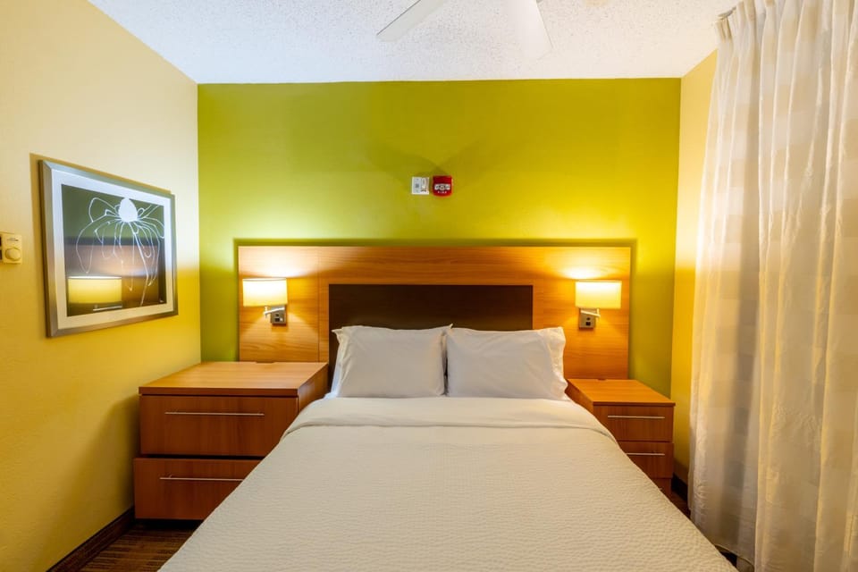 Candlewood Suites Bedford - Fort Worth by IHG Hotel in Bedford