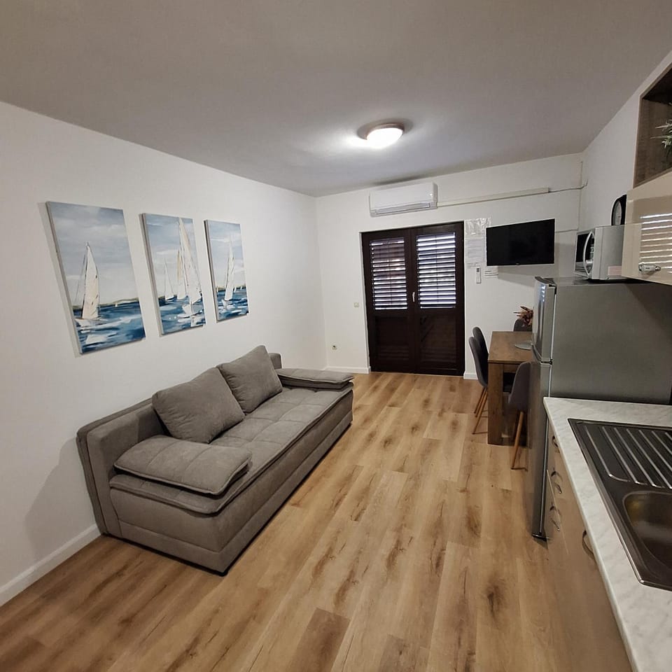 TV and multimedia, Kitchen or kitchenette, Living room, Dining area