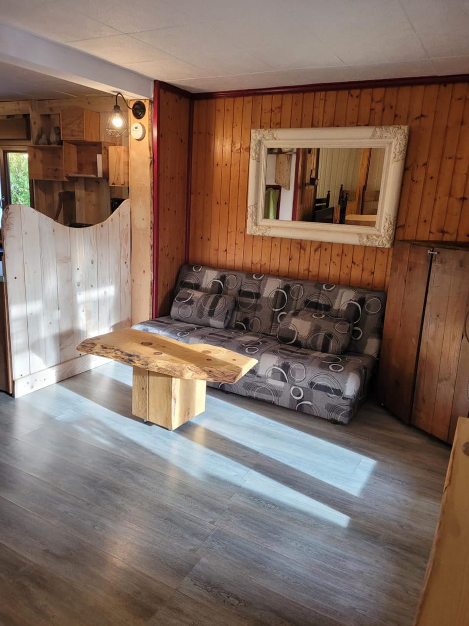 Le Nid Du Caveau House in Switzerland