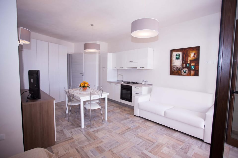 Coffee/tea facilities, Dining area