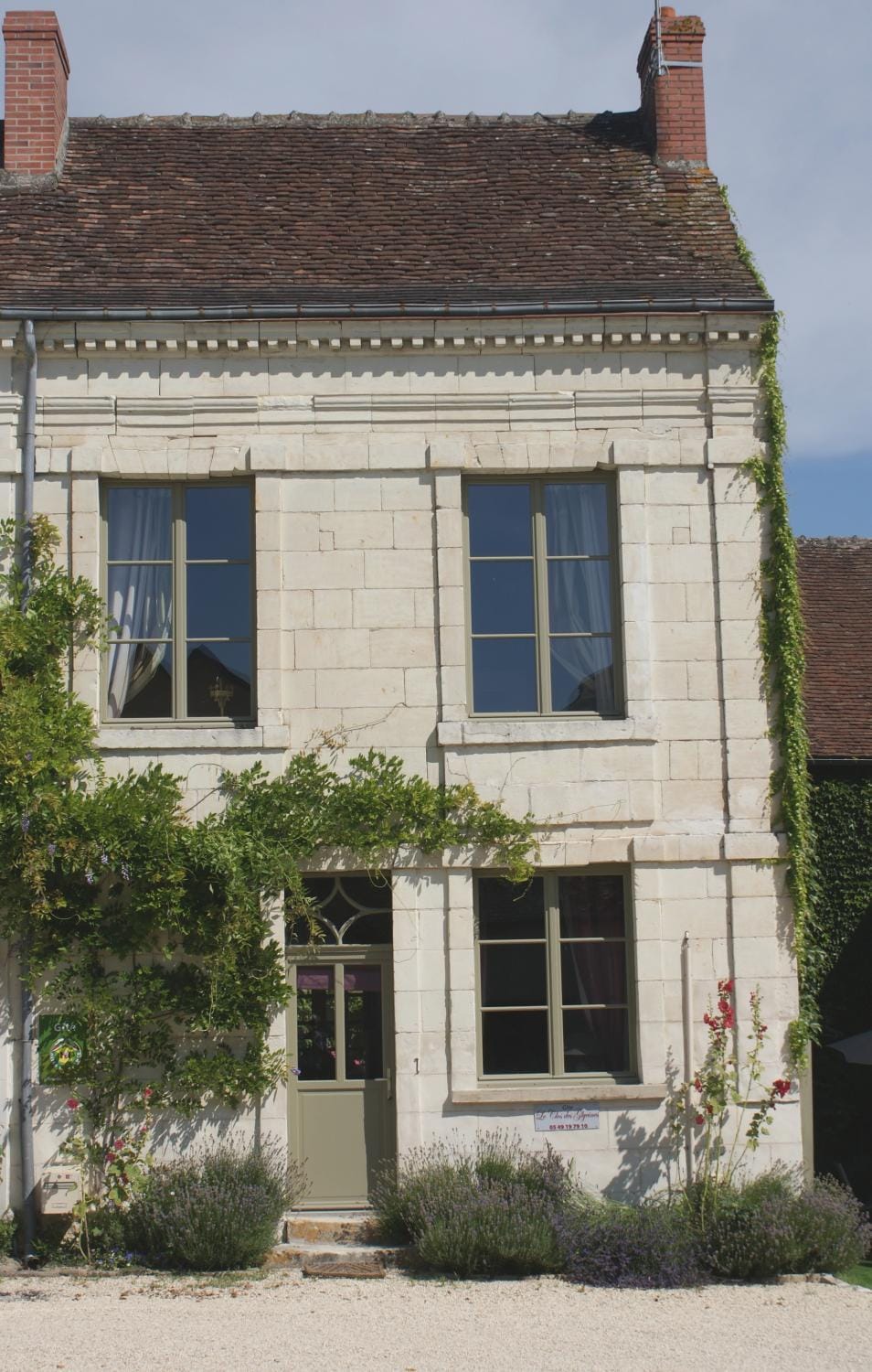 Facade/entrance