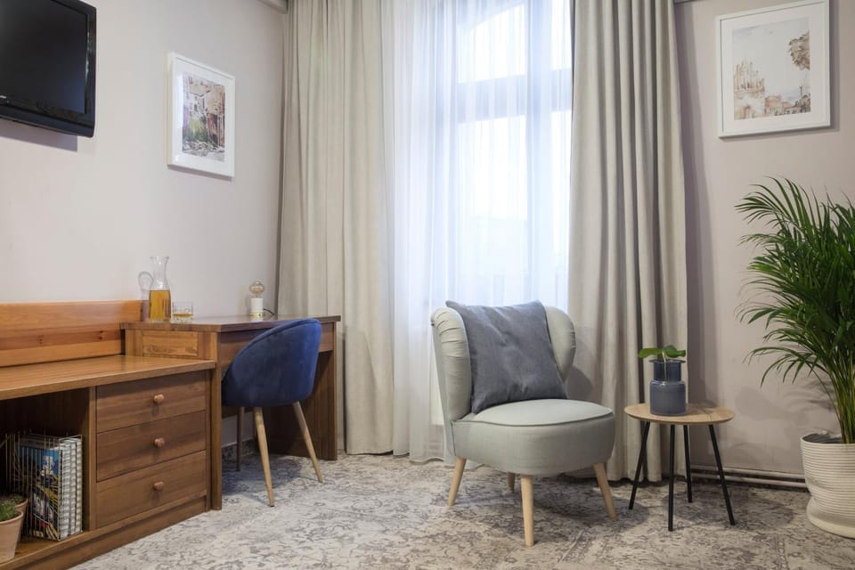 Seating area, Bedroom