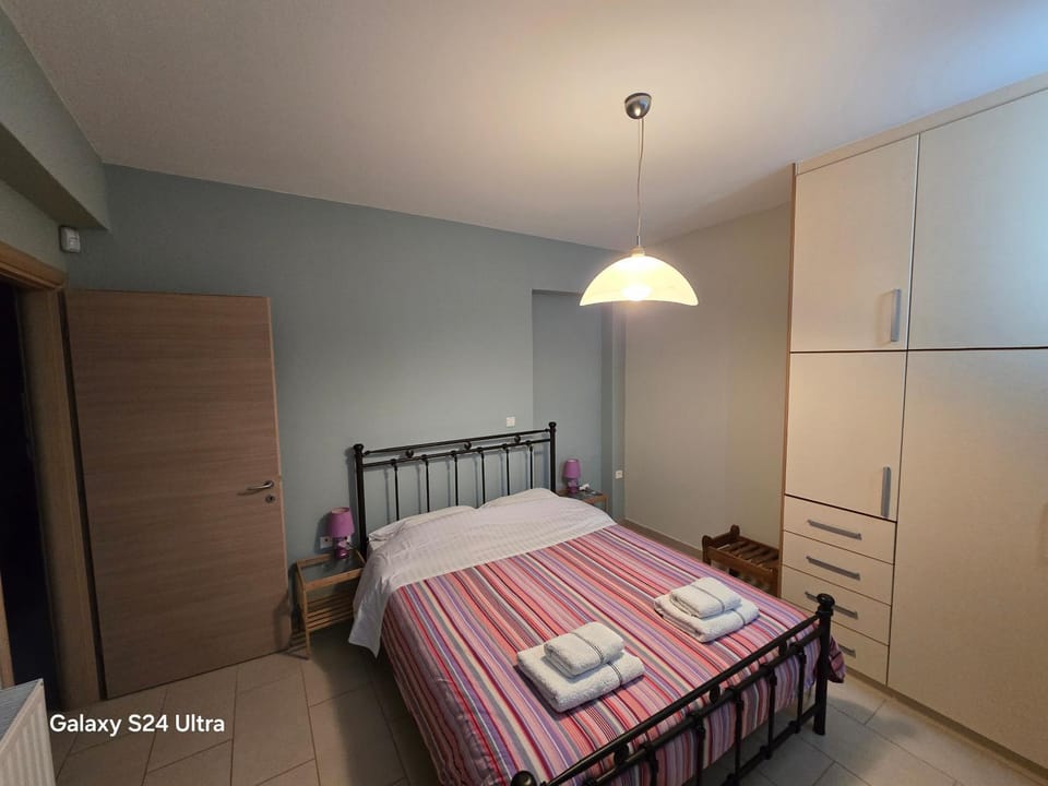 Bed, Photo of the whole room, Bedroom, towels, wardrobe