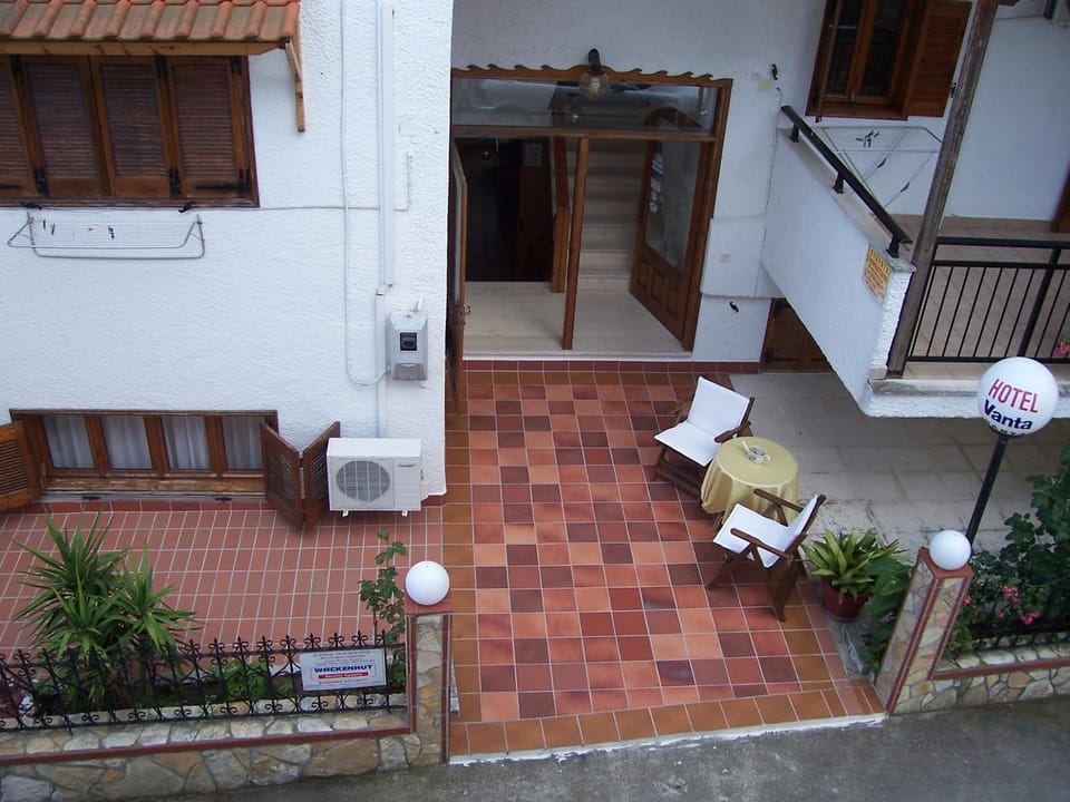 Patio, Facade/entrance