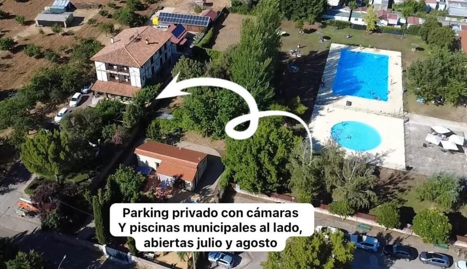 Property building, Day, Neighbourhood, Natural landscape, Bird's eye view, Pool view, Street view, Swimming pool, Parking, sunbed