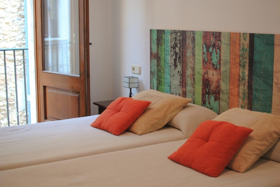 Fonda Mitjà Bed and Breakfast in Torroella de Montgrí