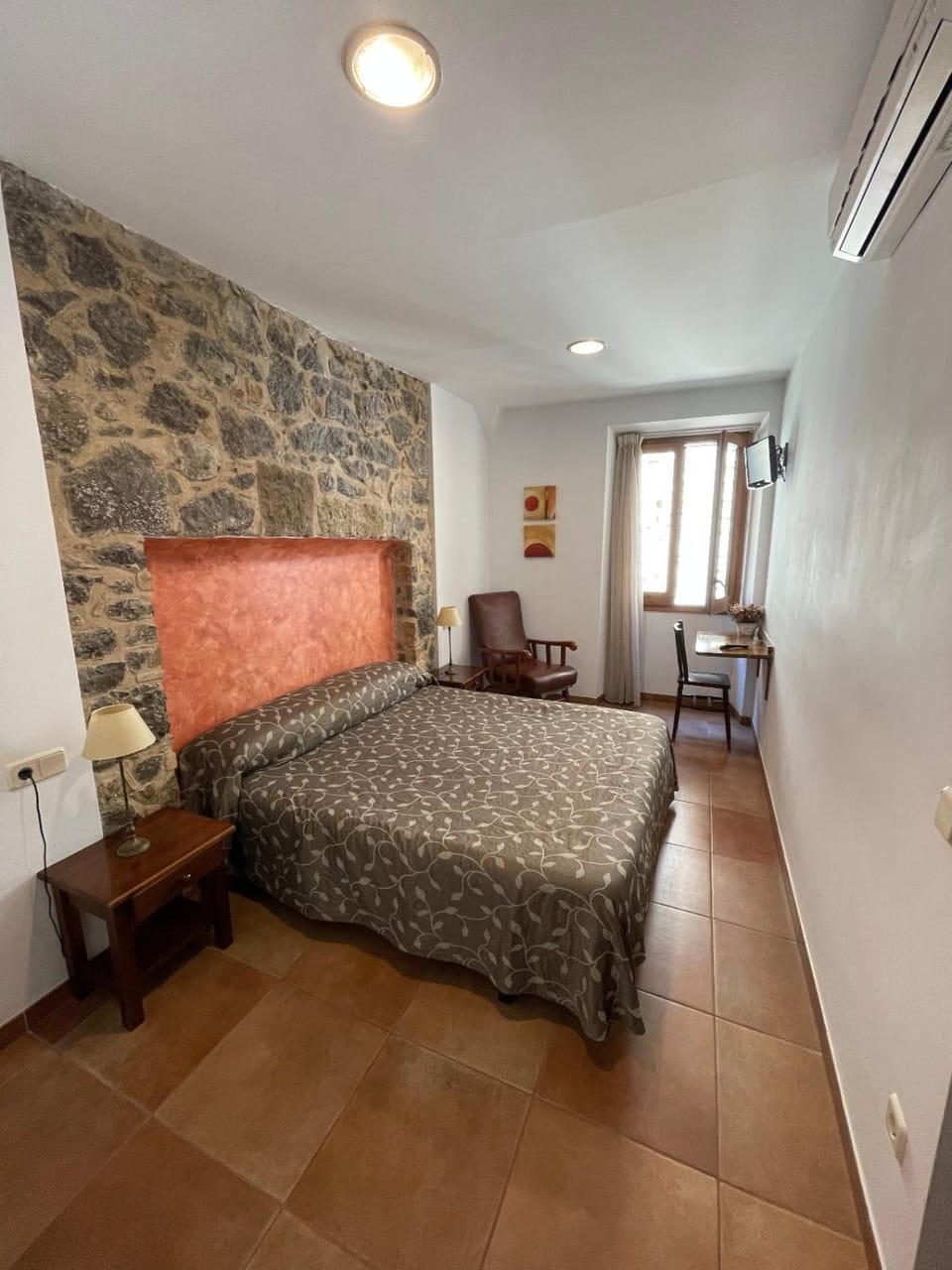 Fonda Mitjà Bed and Breakfast in Torroella de Montgrí
