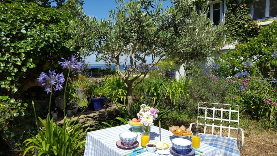 Garden, Dining area, Sea view, Continental breakfast