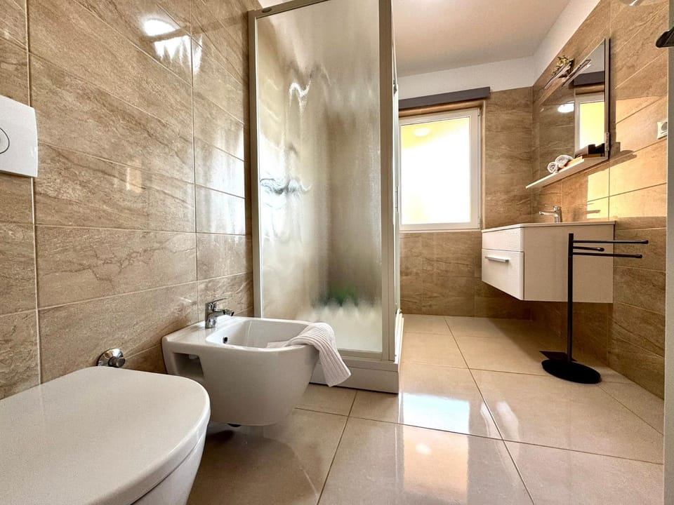 Shower, Toilet, Bathroom