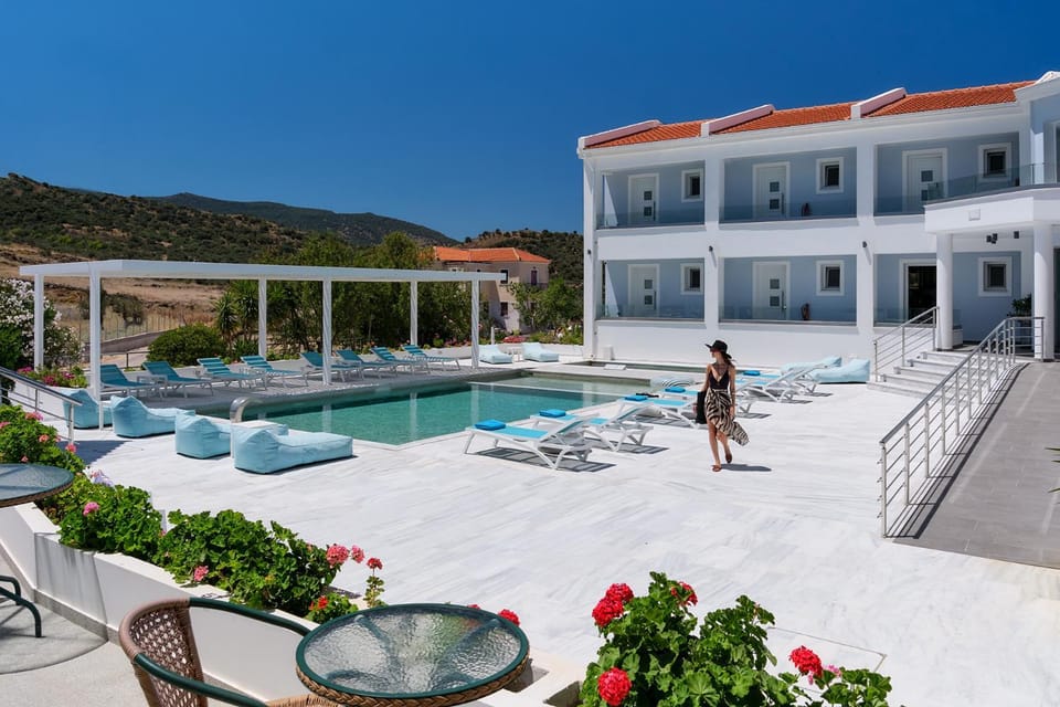 Property building, People, Swimming pool, sunbed