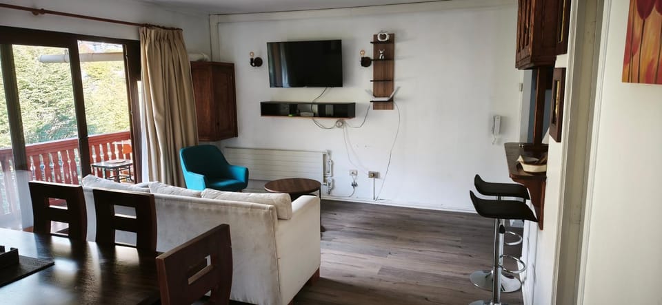 Communal lounge/ TV room, TV and multimedia, Living room, Dining area