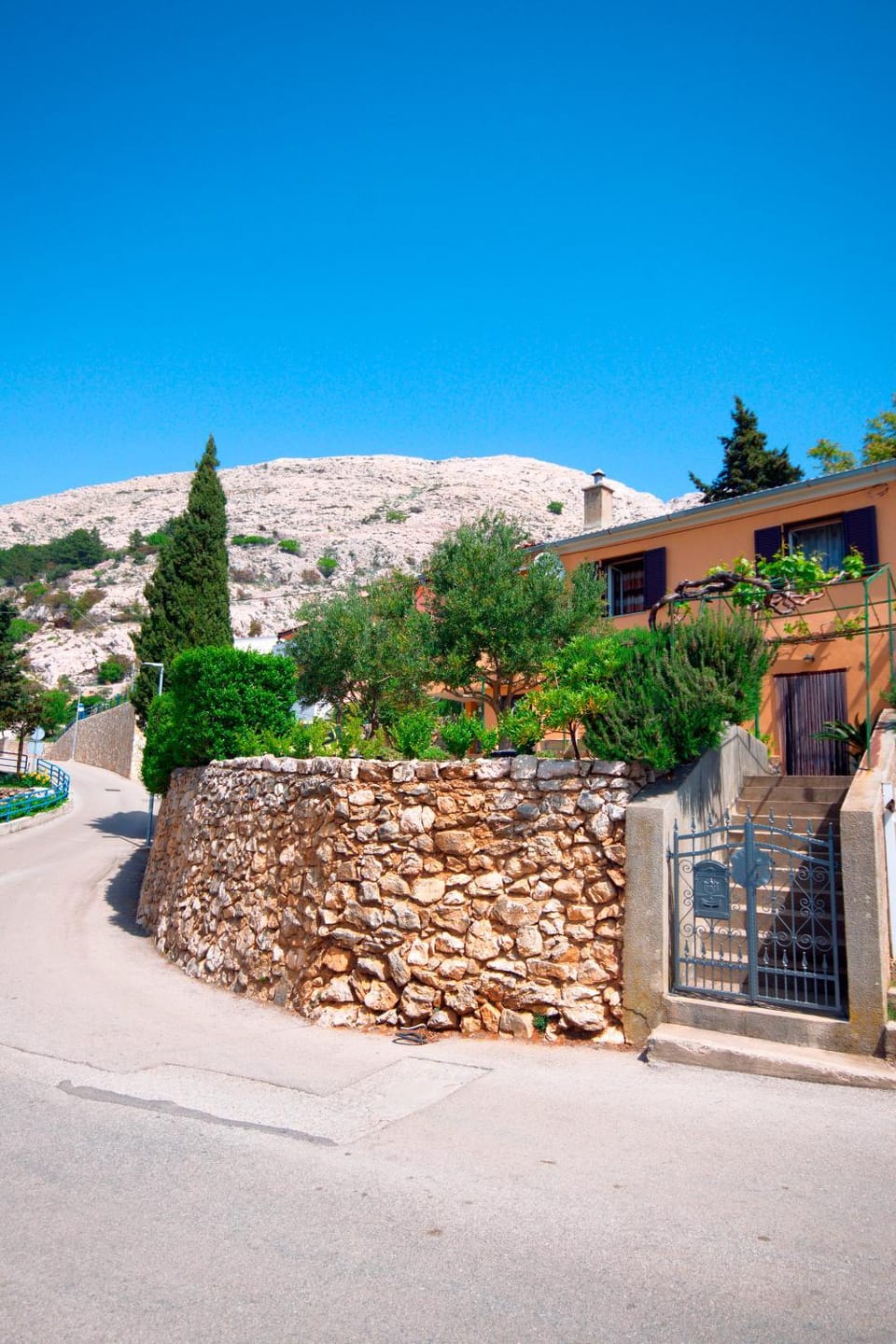 Property building, Facade/entrance