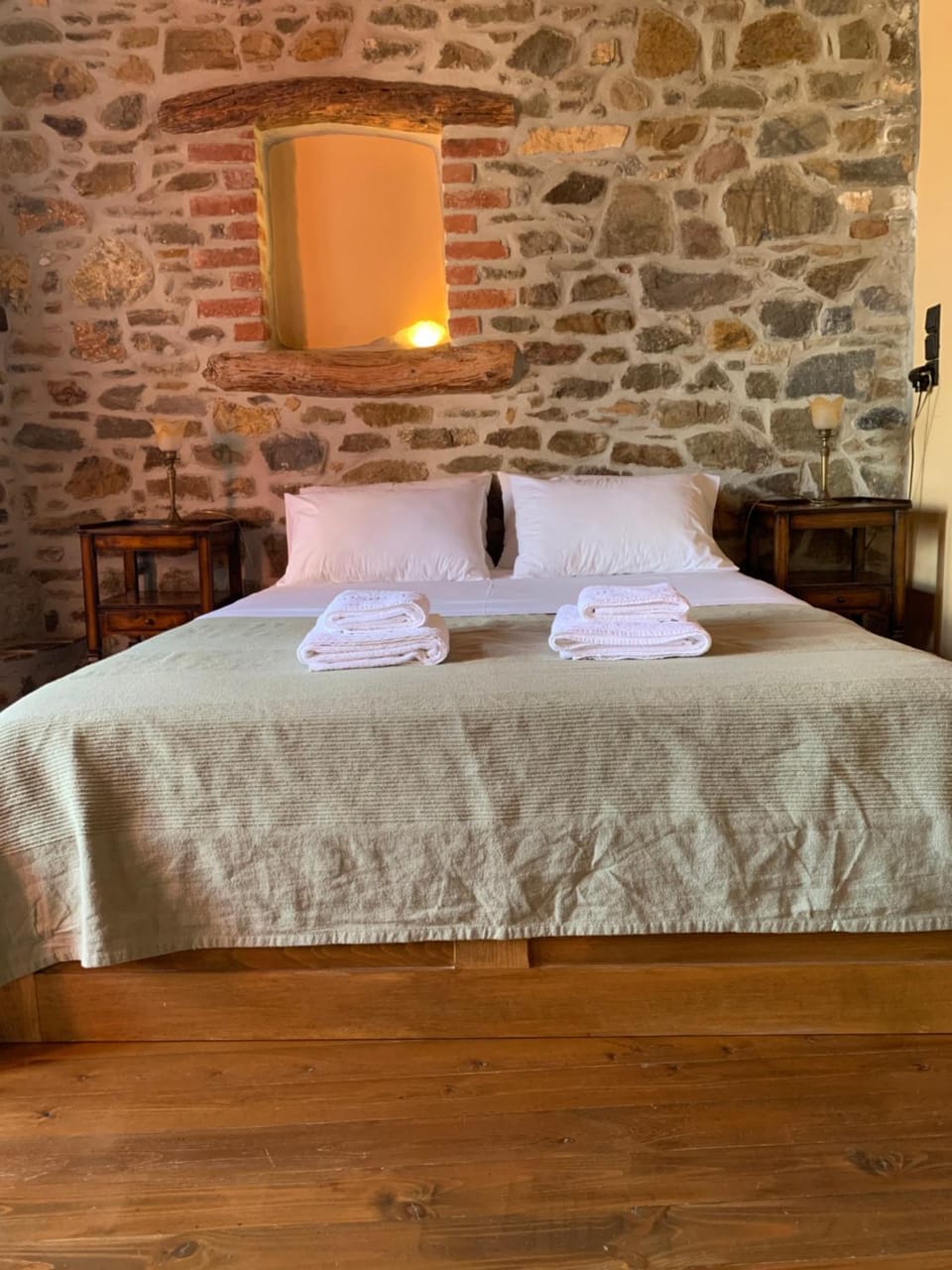 Bed, Bedroom, towels