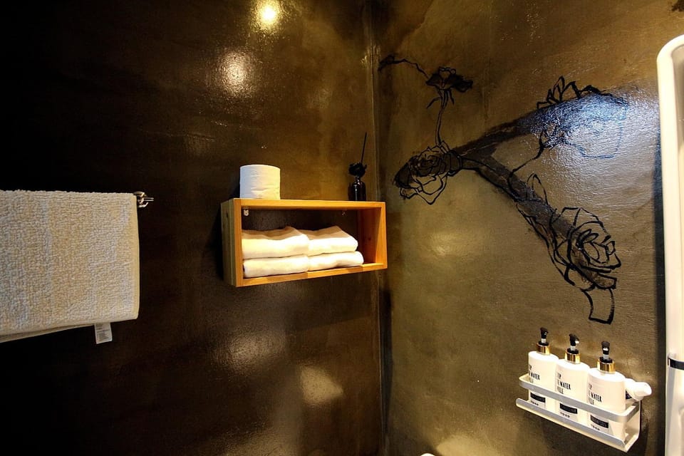 Shower, Toilet, Bathroom, Area and facilities