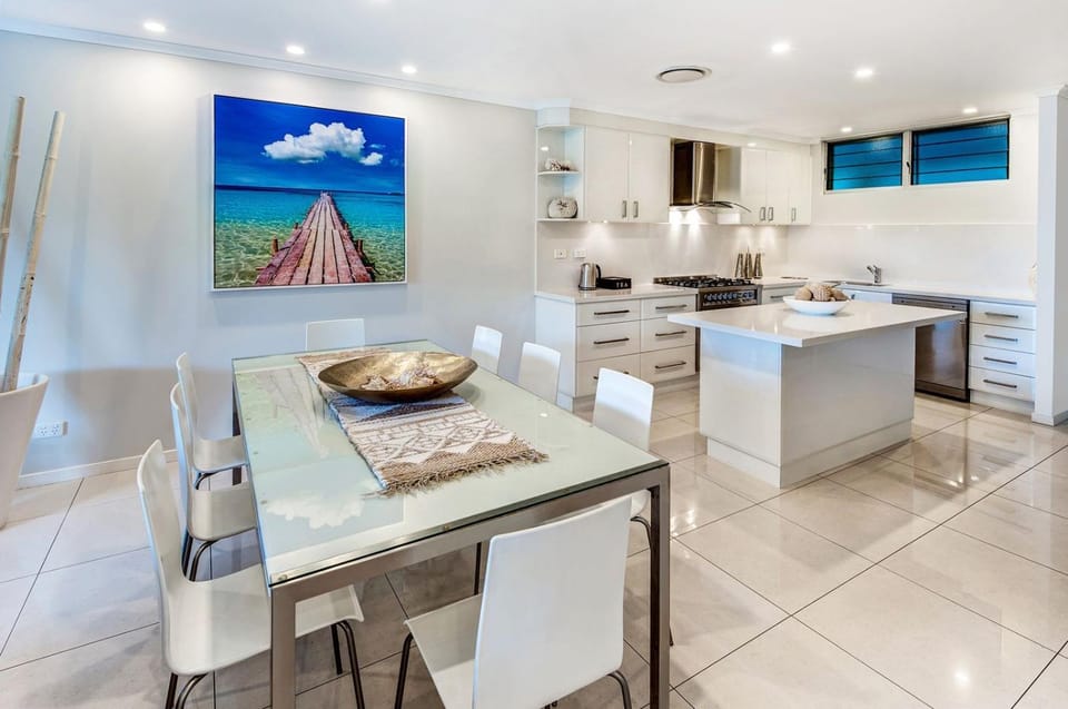 Sunset Waters Apartments Apartment in Whitsundays