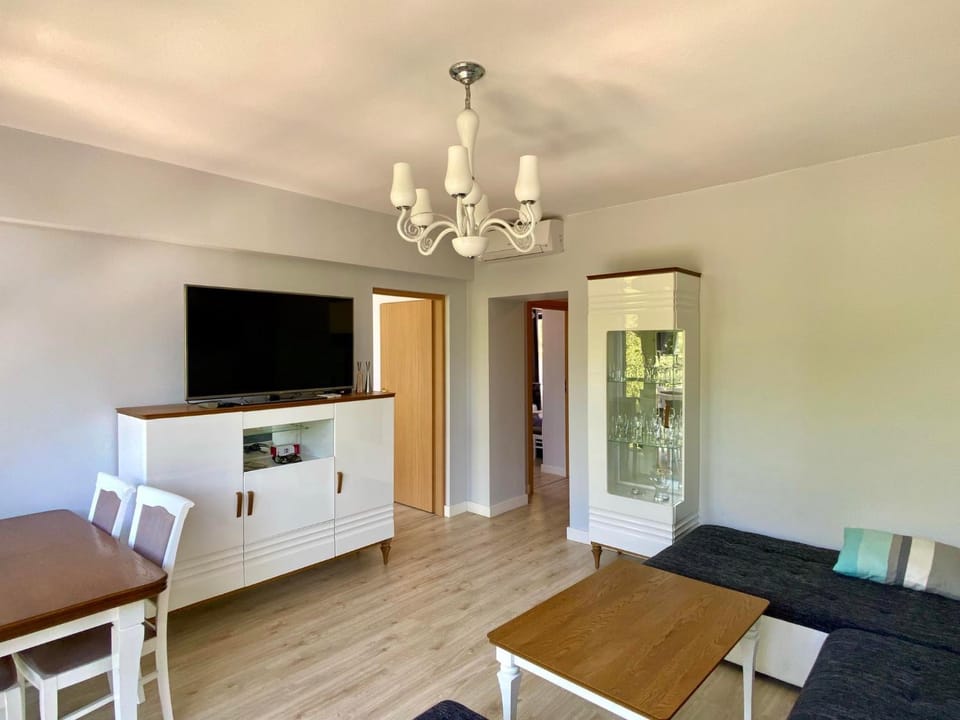 Hot Tub, TV and multimedia, Living room