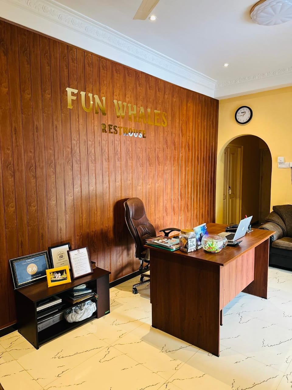 Funwhales Rest House Bed and Breakfast in Negombo
