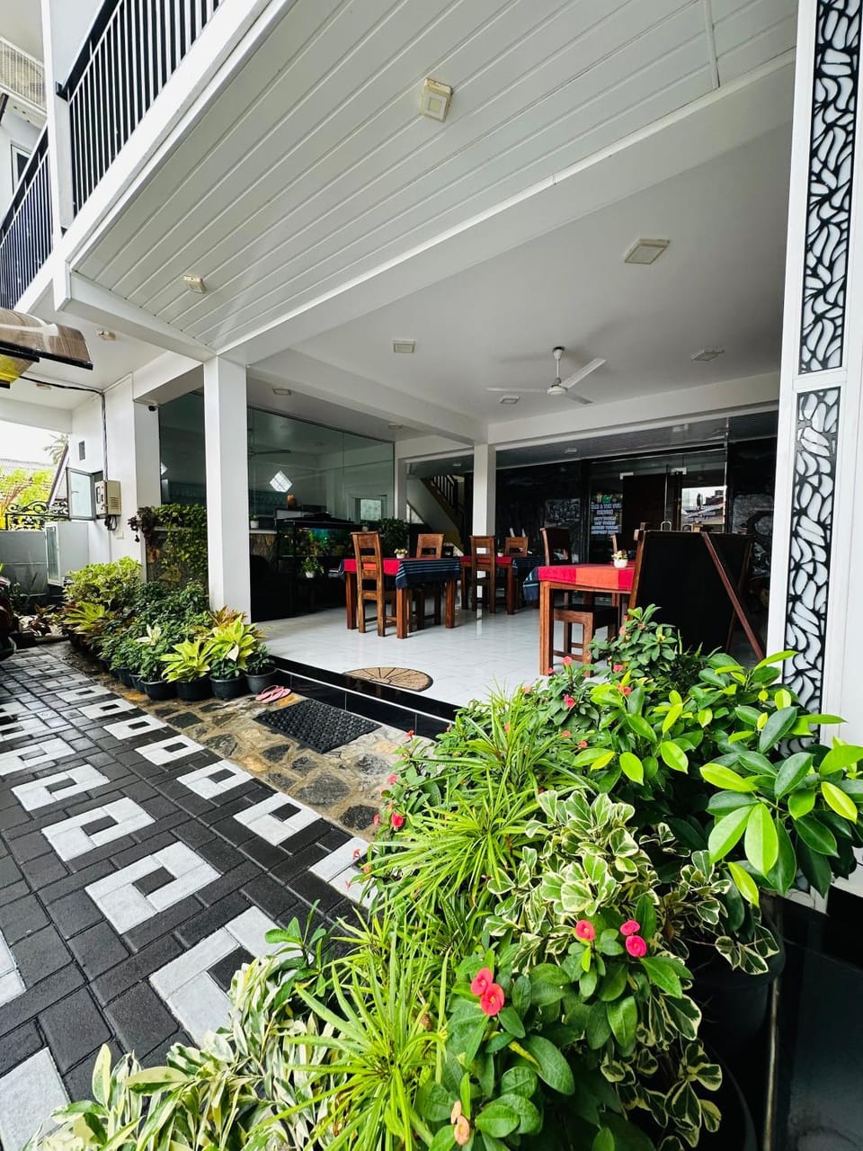 Funwhales Rest House Bed and Breakfast in Negombo