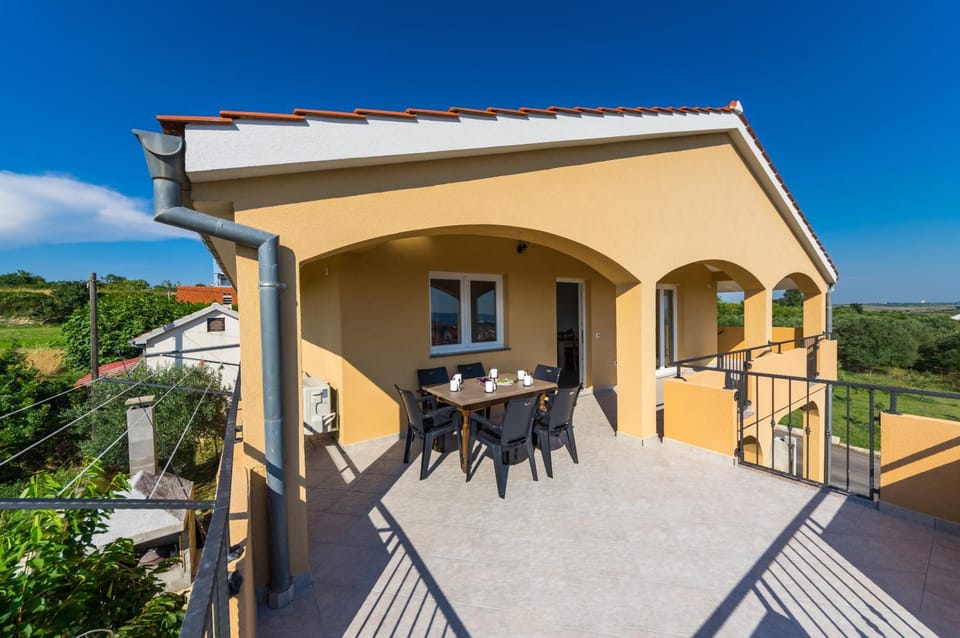 Balcony/Terrace, Mountain view