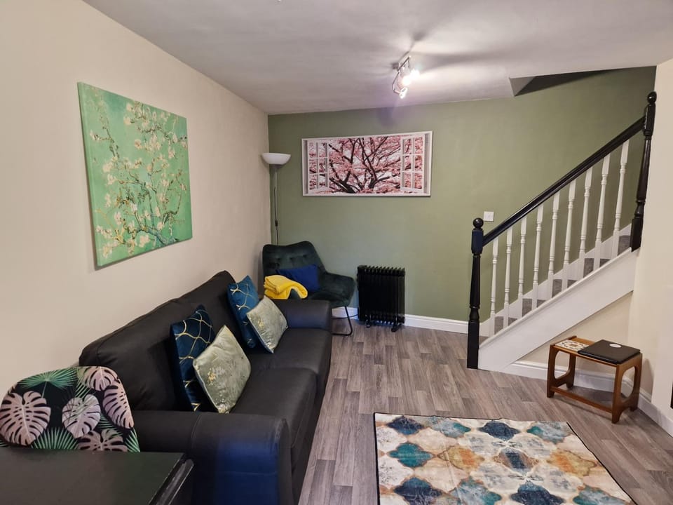 Plover Cottage House in Huddersfield