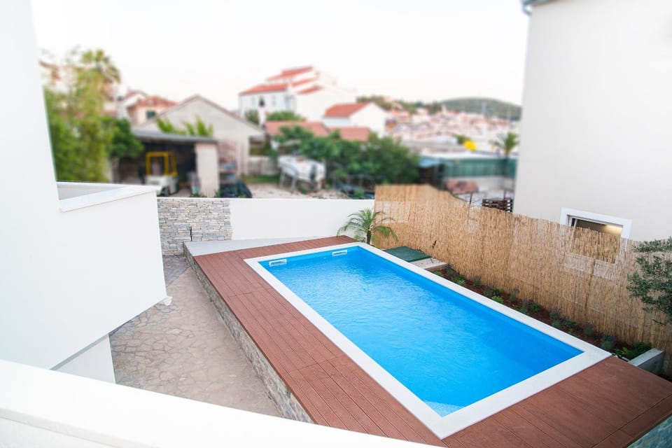 Swimming pool, Swimming pool