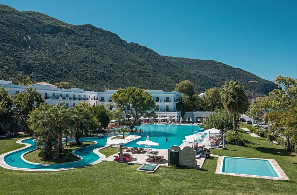 Property building, Garden, Swimming pool