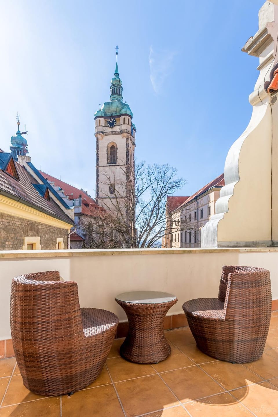 Property building, Day, Balcony/Terrace, Seating area, City view, Landmark view, Quiet street view
