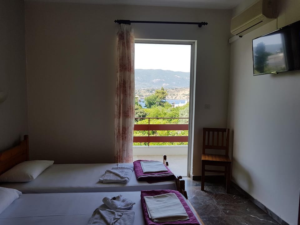 Bedroom, Garden view, Sea view