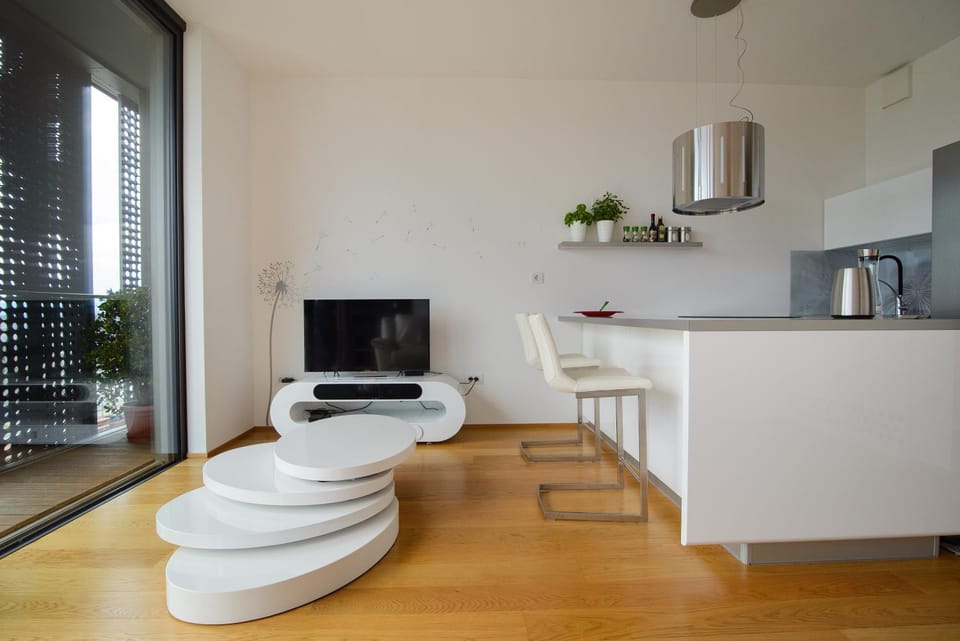 Property building, TV and multimedia, Living room