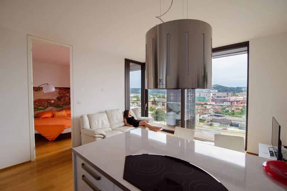 Property building, Kitchen or kitchenette, Photo of the whole room, City view