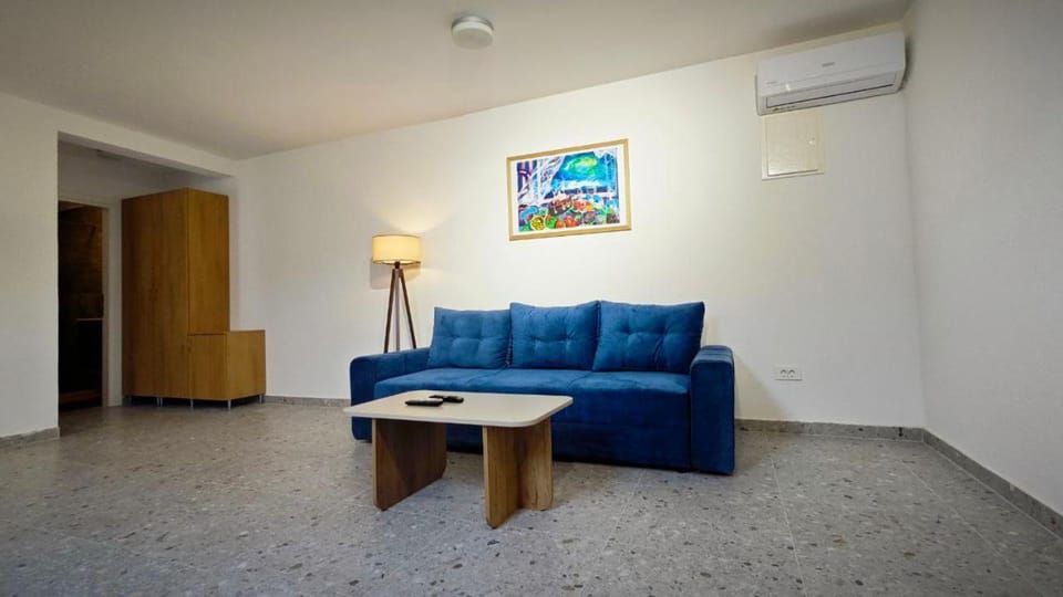 Living room, Seating area, air conditioner