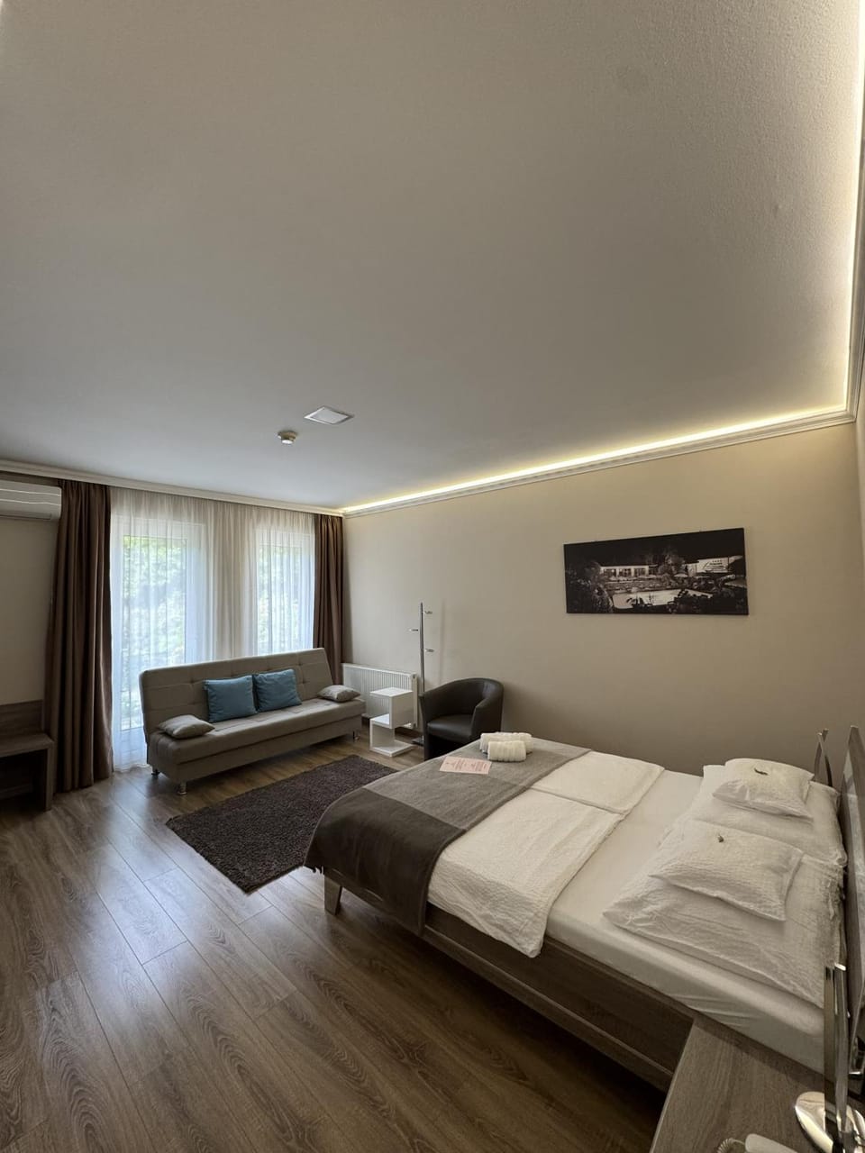 Photo of the whole room