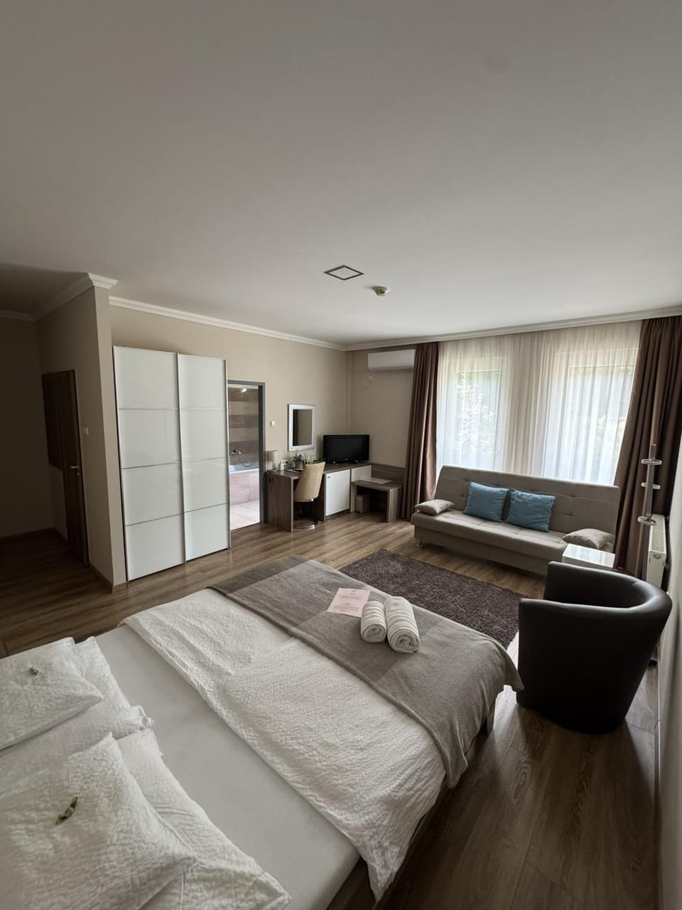 Photo of the whole room