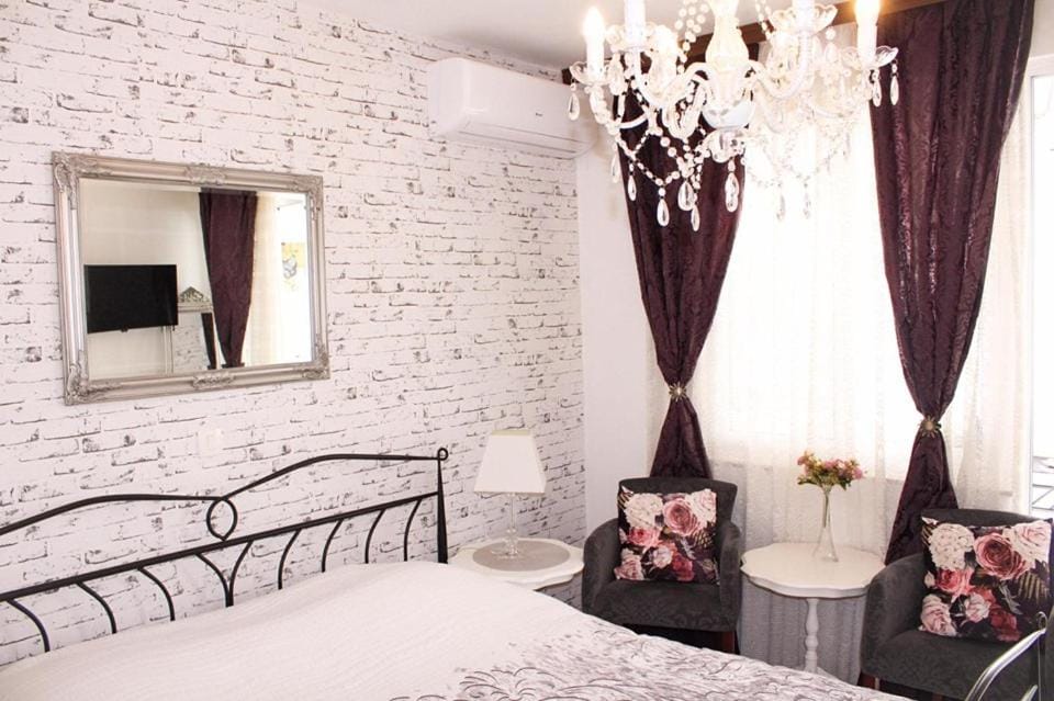 Bed, Decorative detail, Bedroom