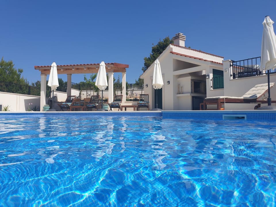 Property building, Swimming pool, Swimming pool