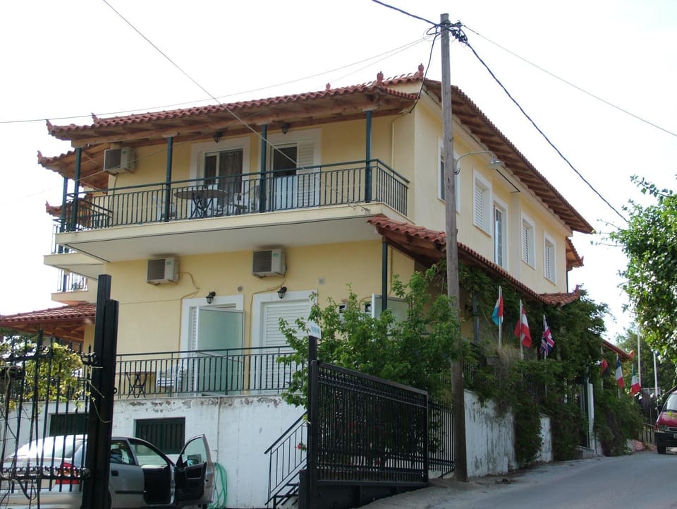 Facade/entrance